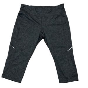 XXL Xersion Mid Rise Capri Leggings with Pockets in Dark Grey